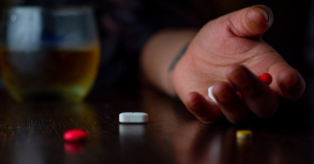álcool e antibiótico prejudicam a saúde
