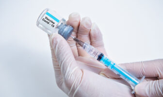 anvisa-aprova-o-registo-definitivo-da-vacina-bivalente-da-moderna-contra-a-covid-19