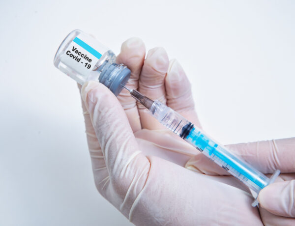 Covid-19: 700 mil doses da nova vacina chegam a mais 11 estados