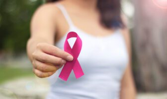 exclusivo-como-o-farmaceutico-pode-ajudar-orientando-sobre-o-autoexame-de-cancer-de-mama
