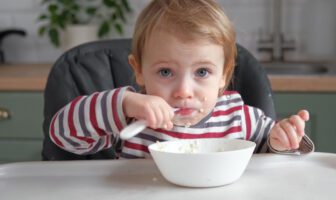 novo-guia-alimentar-infantil-da-oms-muda-recomendacoes-sobre-introducao-alimentar-e-o-uso-de-formulas
