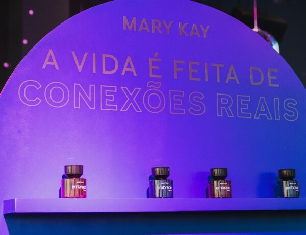 Mary Kay lança a colônia Embrace na versão feminina e masculina