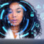 mulher-afrodescente-usando-laptop-com-interface-de-autenticacao-e-biometria